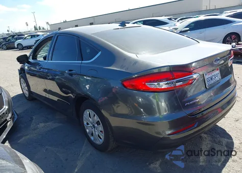 2020 Ford Fusion S z USA, uszkodzony, nr VIN 3FA6P0G75LR127328